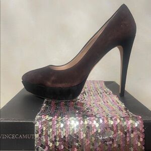 Vince Camuto 5” high heel shoes sz 8 suede. 2 tone black and espresso.